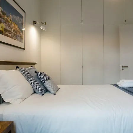 Urban Chic In The Heart Of Historic Appartement