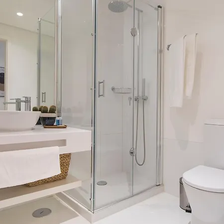 Urban Chic In The Heart Of Historic Apartament